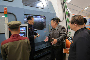 김정은, 전승절에 모스크바 안 간다…친러 행보는 가속