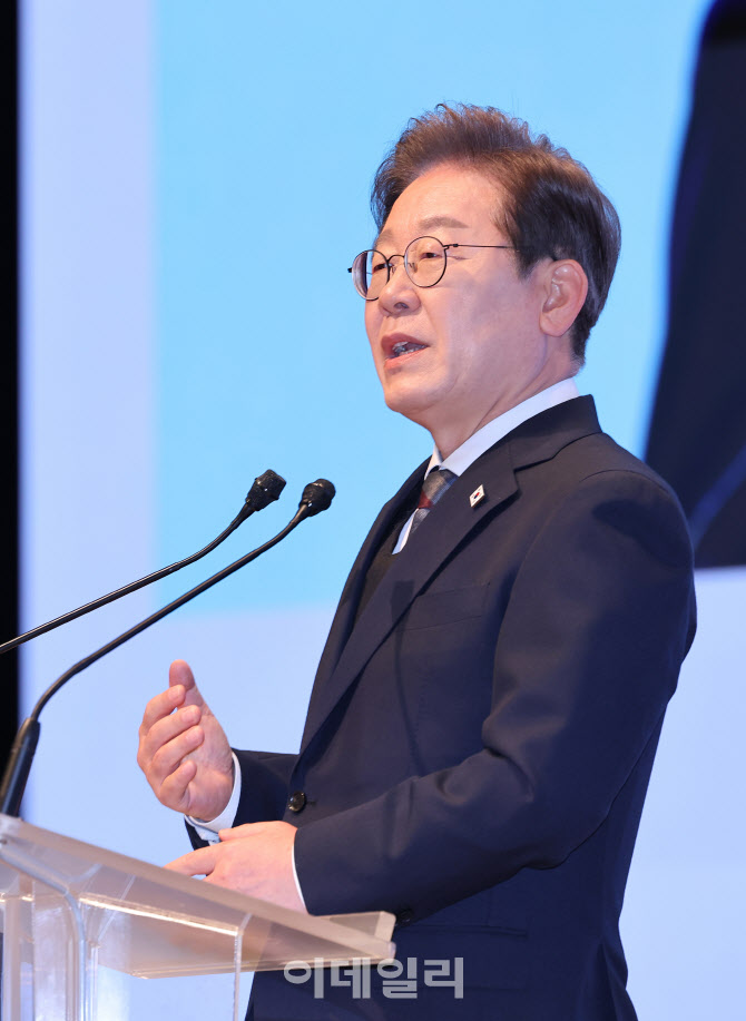 [포토]경제정책에 대해 발언하는 이재명 더불어민주당 대선후보