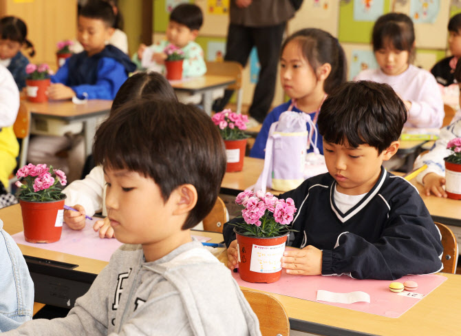 인천서 소각열로 카네이션 재배…학생 교육·무료 제공