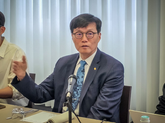 이창용 발언 두고 번역 논란까지…통화 강세에 놀란 대만