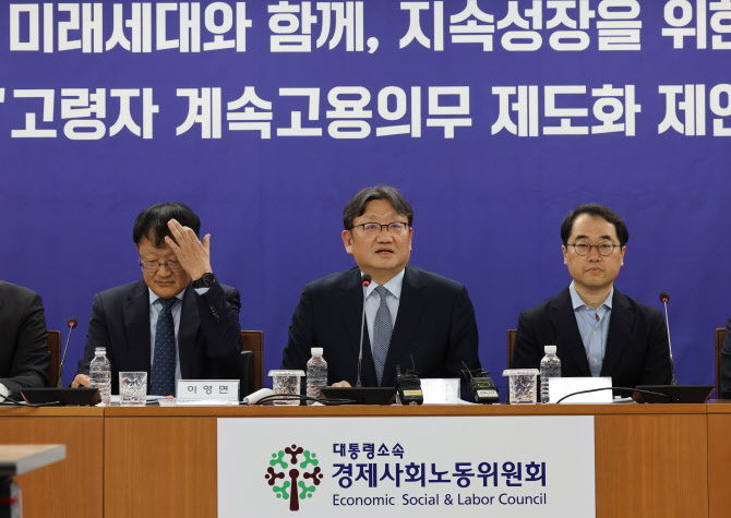 경총, '고령자 고용 의무화 제언' 반발…"기업 부담만 가중"