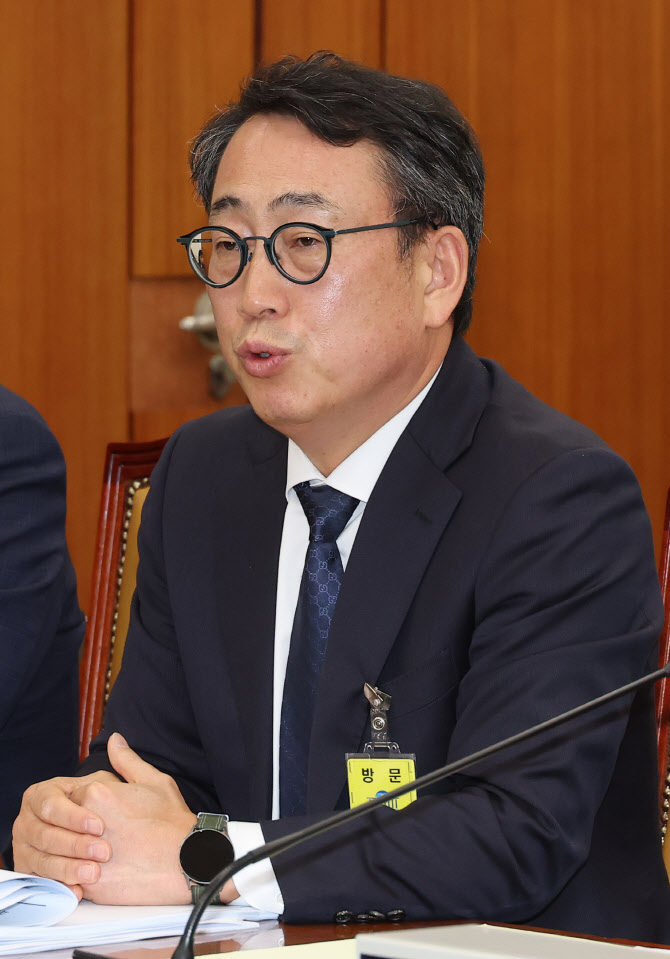 유영상 "위약금 면제 시 3년간 7조 손실"…정부, 조사발표 2개월 예상