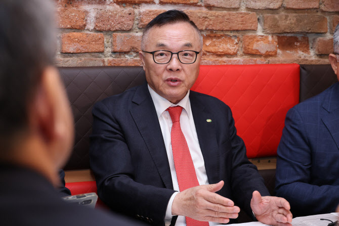 한수원 사장 “체코 원전계약 연기 국민께 송구…잘 해결될 것”