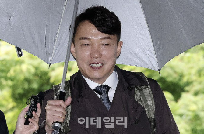 '위장전입·접대 의혹' 이정섭 검사, 첫공판서 혐의 전면 부인