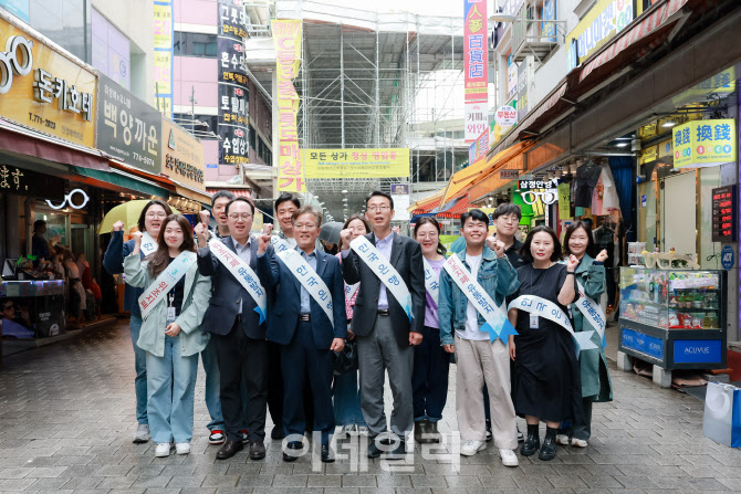 한은, 남대문시장서 ‘위조지폐 감별’ 거리 홍보 나서