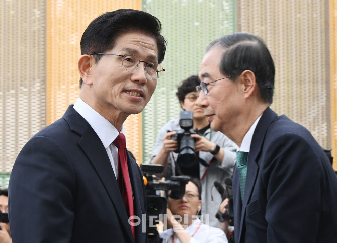 [속보]김문수 측 “韓 측 거짓말 가증스러워…내일 후보 등록”