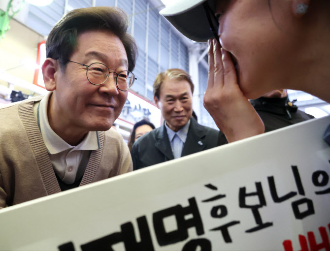 이재명, 공식 선거운동 전 ‘골목투어’ 박차…오늘은 경남 찾아