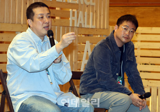 [포토]질의응답하는 신성철 세시간전 대표-이용규 트래블레이블 대표