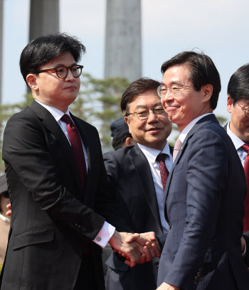 ‘尹의 지지 메시지’에... “그 입 다물길”·“심각한 악재” 우려 나온 국힘