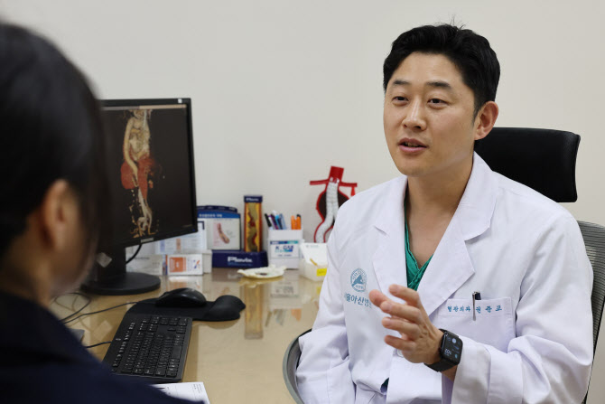 “심혈관질환 있다고 운동 피하지 마세요” 꾸준한 운동이 재발 위험 낮춰