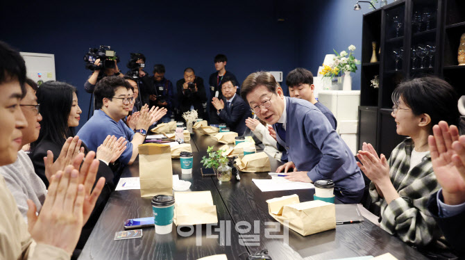 [포토]이재명 더불어민주당 대선후보, 판교 IT 직장인들과 간담회