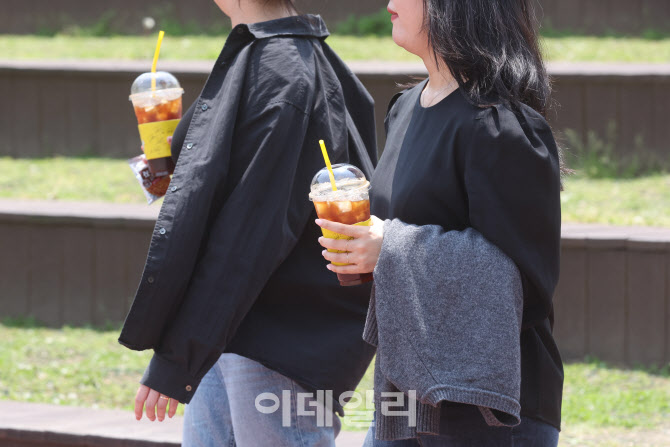 [포토]아이스 아메리카노 마시며 산책