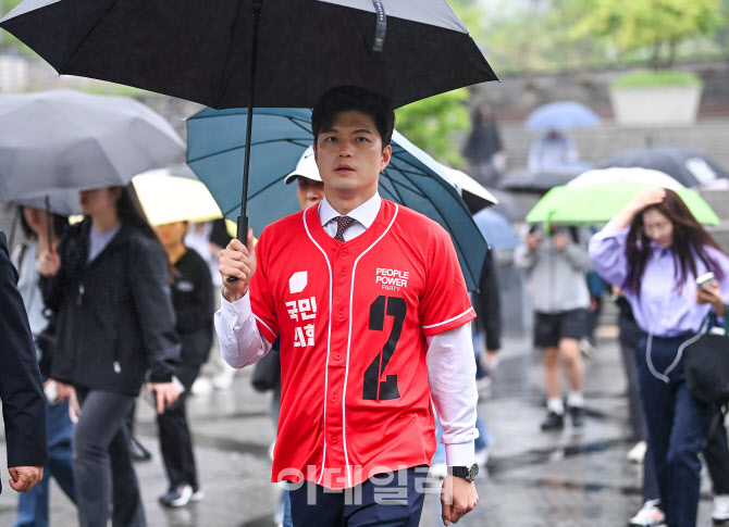 [포토]신도림역으로 향하는 김용태 비대위원장