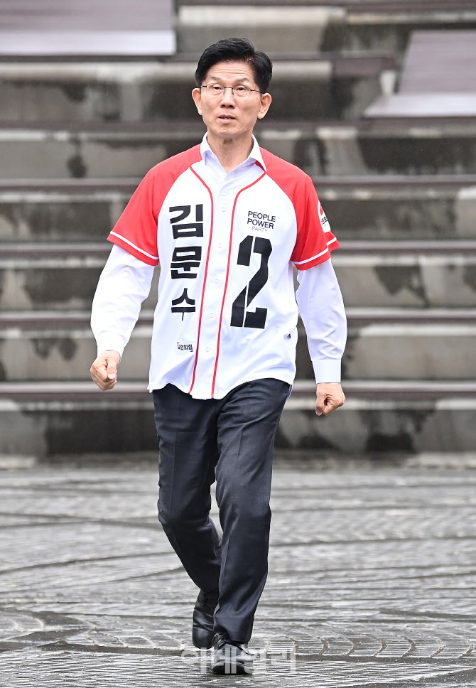 [포토]김문수 대선 후보, 신도림역으로 이동
