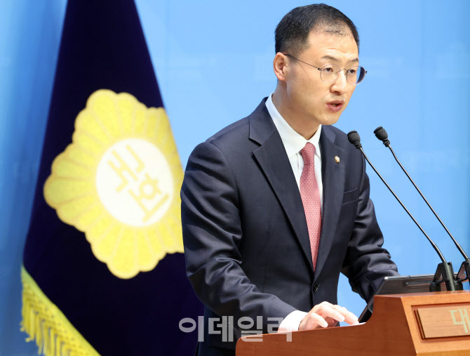 [포토]김상욱, '이재명이 대통령 적임자...가장 보수다운 후보'