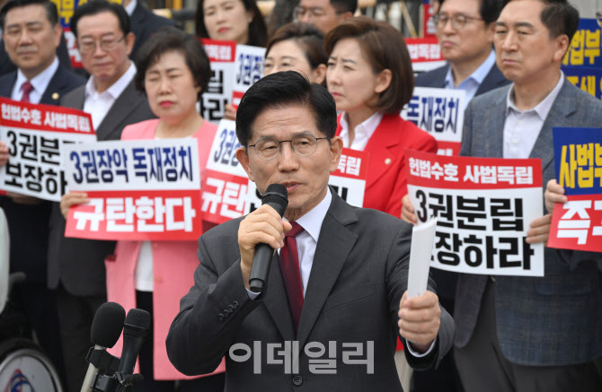 [포토]사법부 수호 및 더불어민주당 규탄대회 발언하는 김문수 후보