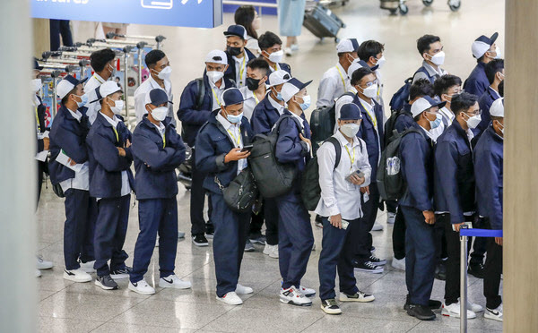 음식점 홀서빙·택배 분류업 E-9 외국인력 허용