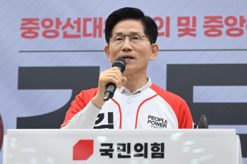 김문수의 '독재자' 딜레마[현장에서]