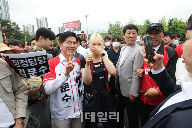 [포토]기념사진 찍는 김문수 대선 후보