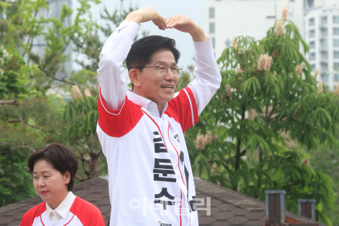 [포토]하트 그리는 김문수