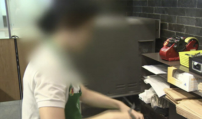 "야 발암물질"…동료 알바생 조롱한 식당 직원 결국