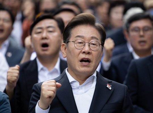 [속보]이재명 "대통령 4년 연임제·결선투표제 도입하자"