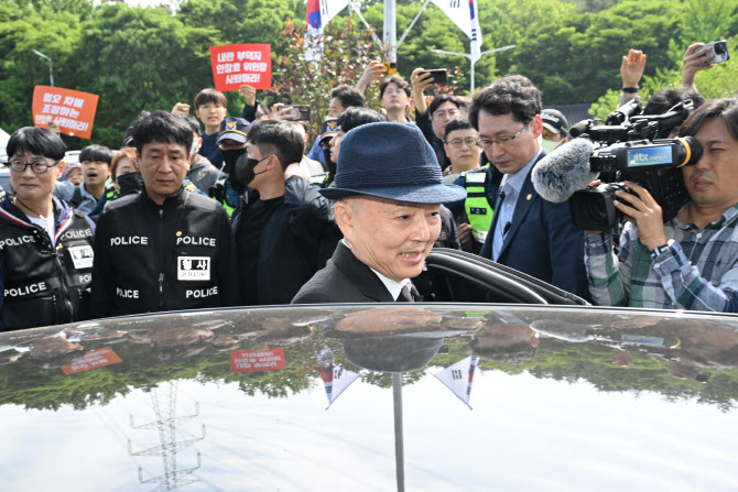 안창호, 5·18 기념식 참석 불발…시민단체에 ‘3분’ 만에 쫓겨나
