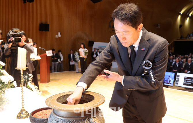 [포토]분향하는 오세훈 서울시장