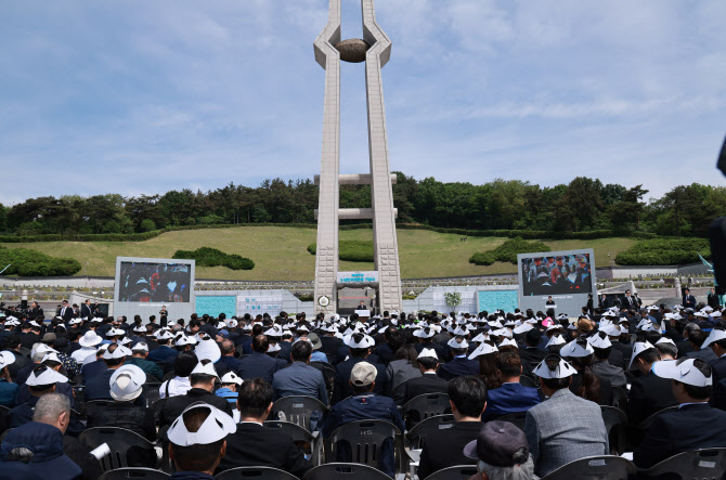 정근식 서울교육감 "5·18 학생 희생 18명, 다신 반복돼선 안 돼"