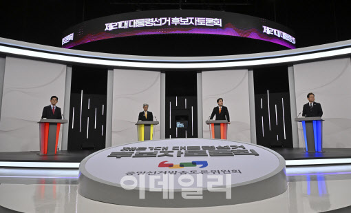 이재명 "코로나 정책대출 탕감 검토"…김문수, 일부 동의