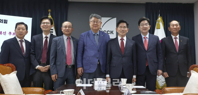 [포토]김문수 국민의힘 대선후보, 한국교회총연합회 찾아
