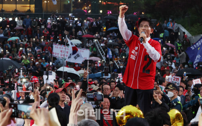 [포토]김문수 국민의힘 대선후보, 서울역 유세