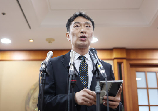 이복현 "美 신용등급 강등, 안전자산 지위 약화…금융 상황 관리 만전"