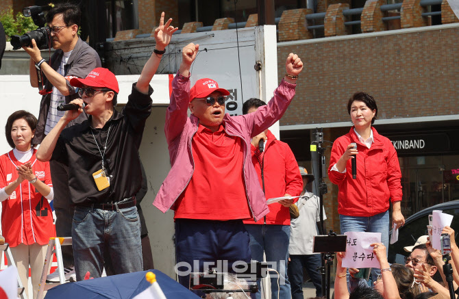 [포토]김문수 국민의힘 대선후보 집중유세 찾은 가수 김흥국