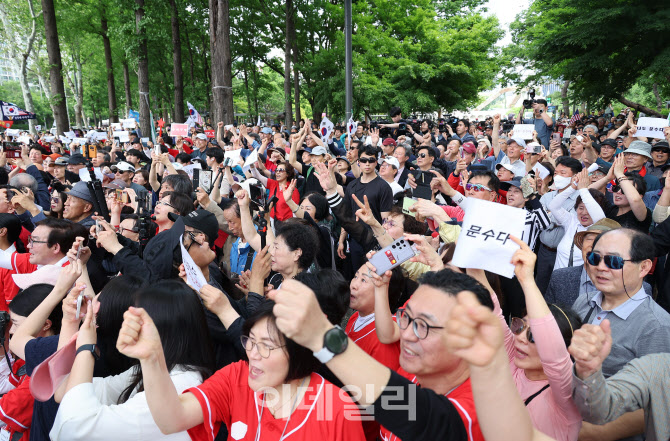 [포토]김문수 연호하는 지지자들