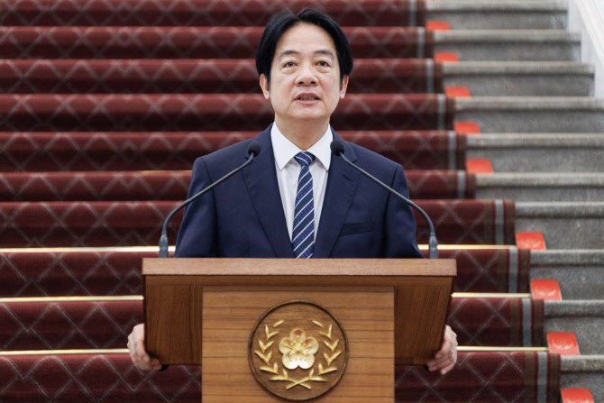 ‘취임 1년’ 라이칭더 대만 총통 “상호 존중 아래 中과 대화”