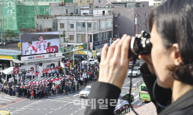 [포토]김문수 국민의힘 대선후보 유세현장 경계근무 서는 경찰