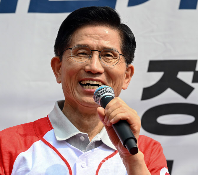 [포토]밝게 웃는 김문수