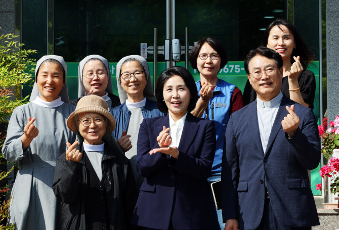 선거 가까워지자…대선 후보 배우자도 본격 등판 ‘지지층 굳히기’