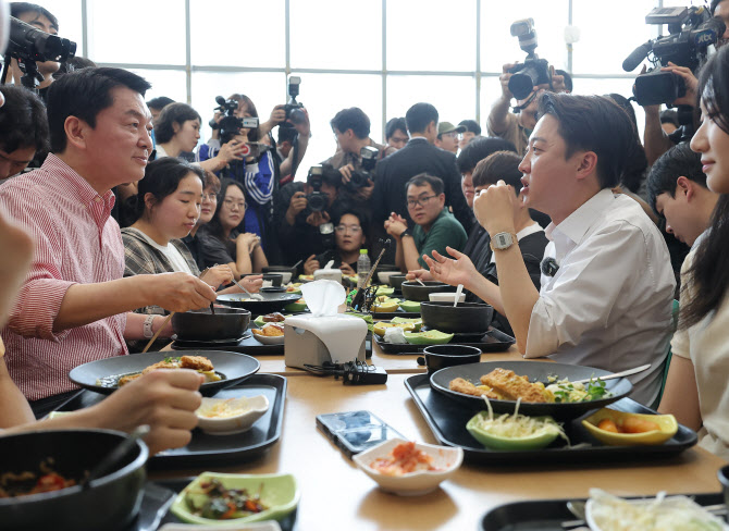 ‘이재명 텃밭’ 성남 파고든 이준석…‘단일화 설득’ 쫓아온 안철수