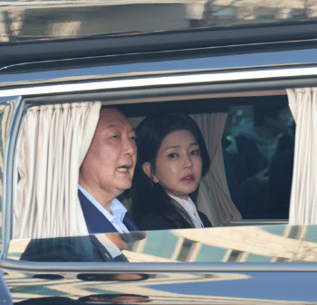 '디올백' 영상 나오자...통일교 간부 건진법사에 "목걸이 돌려줘"