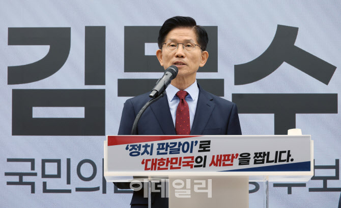 [포토]정치개혁 관련 긴급 기자회견하는 김문수 후보