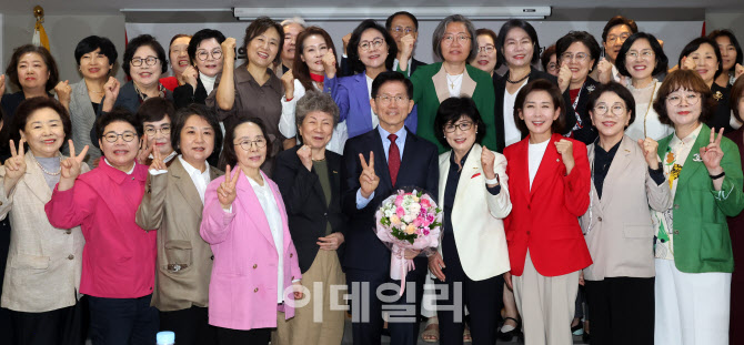 [포토]한국여성단체협의회 찾은 김문수
