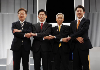 '군가산점제' 부활?…이재명 "女 갈라치기" vs 김문수 "국가 책무"