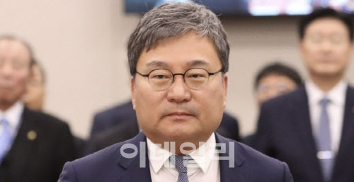 '문재인 전 대통령에 뇌물공여 혐의' 이상직, '전주지법서 재판' 이송 신청