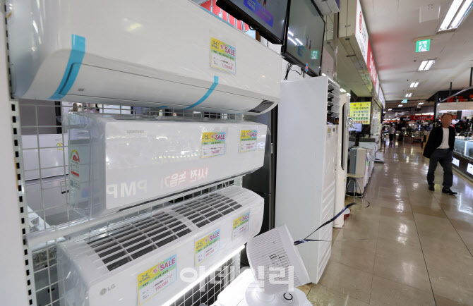 [포토]올여름 폭염 예고…에어컨 판매량 급증