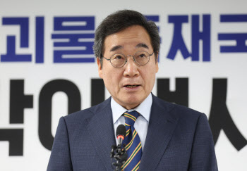김문수, ‘반명 전선’ 구축 총력…MB 만나고 이낙연과 손잡아
