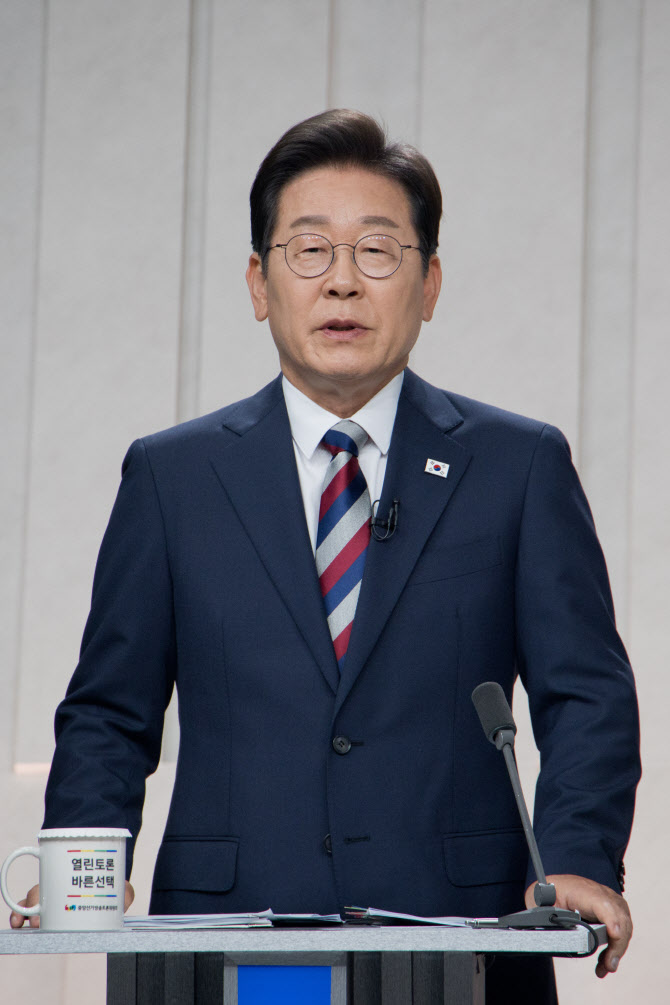 이재명 “중증·희귀난치성질환 치료제 건강보험 적용 확대”