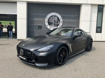 서킷 위 맹수의 포효와 끝모를 질주…'AMG GT' 신모델[타봤어요]