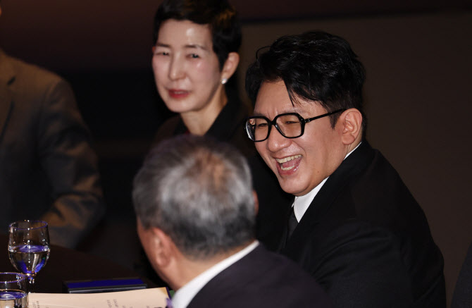 경찰, ‘방시혁 사기적 부정거래 의혹’ 압수수색 영장 신청
